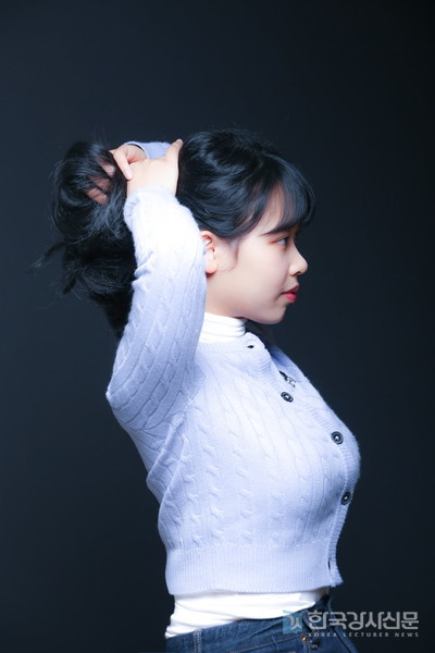 [남상욱의 스마트폰 사진 잘 찍는 법] 브이(V) 지겹지도 않니? 자연스러운 포즈로 인생샷 찍는 법