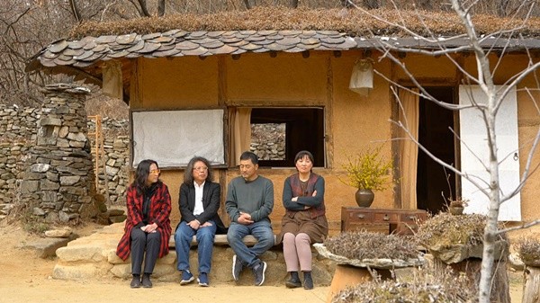 [EBS 건축탐구 집] 강원도 산골 화전민 집 개조…김명진·곽은숙 부부 22년 동안 지은 집