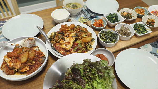 [EBS 한국기행] 강화군 두메산골 책방 밥집, 홍천 산골 부부 자연 밥상…영혼 채우는 한 끼