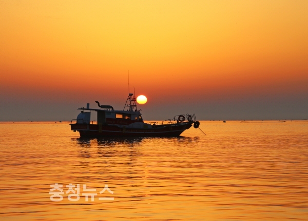 [사진] 당진 장고항 봄 바다의 아름다운 일출