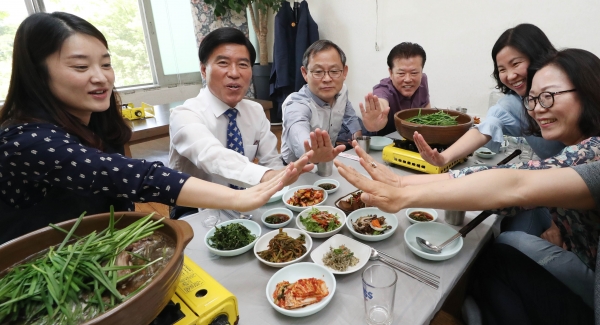 황인호 동구청장, 하하토크 직원 소통 강화