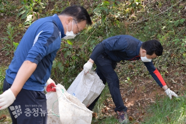 대전 대덕벤처기업 대표들, 햇밤 수확 돕기 나서