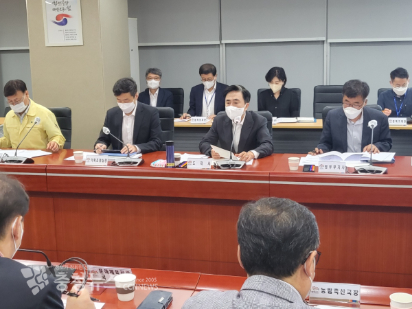 김태흠, 공공기관 효율성 평가 각 실·국 뒷짐 지지 마라