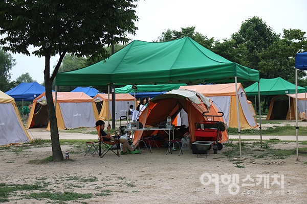 서울에서 즐기는 이색 1박, 캠핑 VS 호캉스