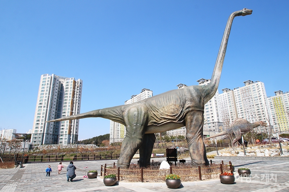 [봄여행주간] 울산의 특별한 보통날, 태화강 봄꽃이 되다…대나무숲과 공룡발자국공원까지 아이랑 울산 가족여행