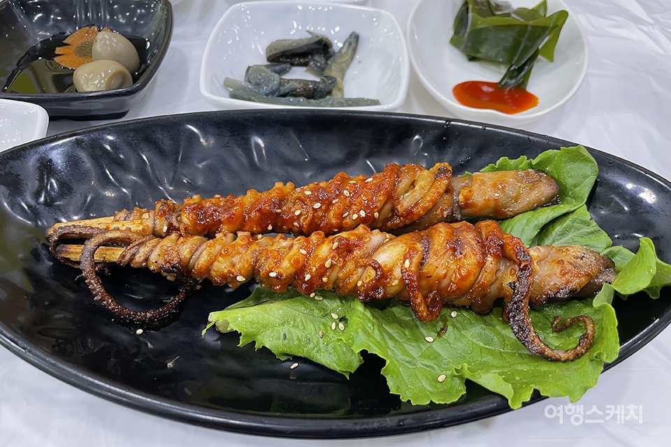 [가을바람 따라 떠나자 ① 무안] 솔향 가득한 야영장에서 하룻밤 캠핑, 노을에 물든 무안 낙지공원