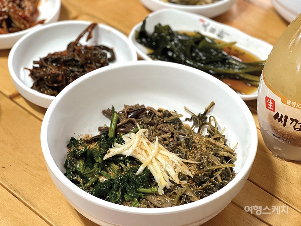 [입맛 돋는 여행 - 울릉도] 나리분지 산나물과 싱싱한 수산물의 보고 산채비빔밥과 물회