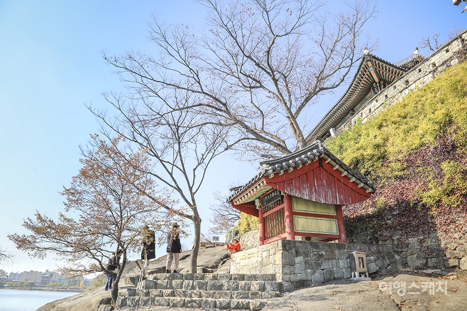 [걷기 여행] 강과 산과 도심을 감싼 생태탐방로 진주에나길