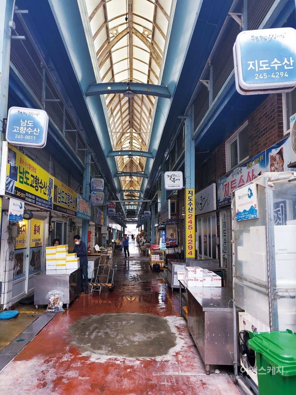 [여행지 가공식품] 한번 맛보면 잊을 수 없는 생선, 흑산도 홍어