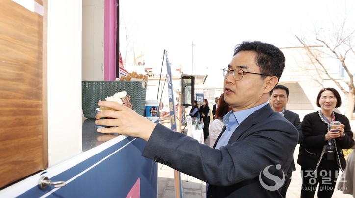 국세청장님이 쏩니다!…본청 1000여명 직원들에게 간식차 쐈다