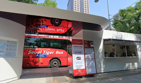 서울시티투어버스, 광화문매표소 새단장...기념이벤트 진행