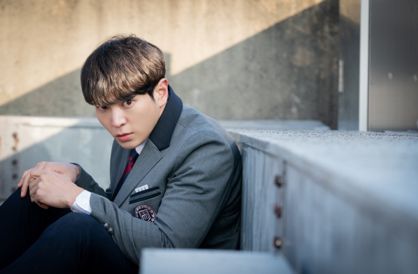 앨리스 주원, 3년만의 복귀 처절하게 부딪혔다…무감정증 연기
