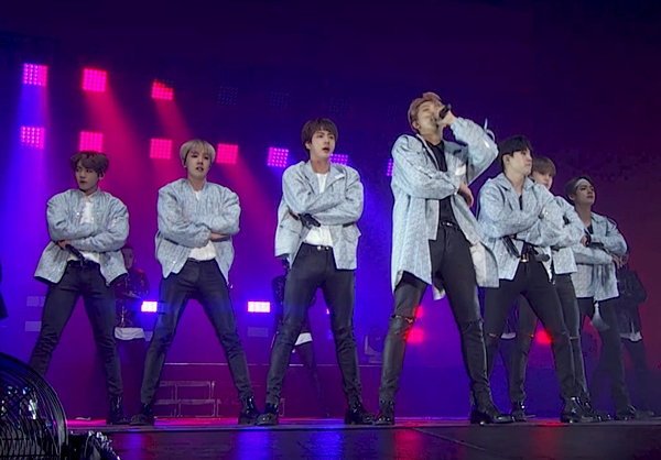 방탄소년단, 월드투어 THE WINGS TOUR 시카고 TV 최초공개