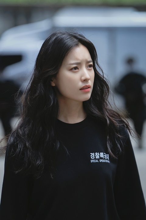 해피니스 한효주, 카리스마 경찰특공대 변신 연기하며 대리만족 느껴