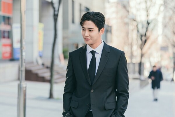 로운, 내일로 대세 행보 정점 찍는다...귀여운 막내미 대방출