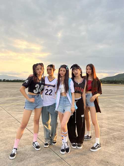 뉴진스, 오늘(8일) 데뷔 앨범 발매...음원 차트∙음악방송 모두 장악할까
