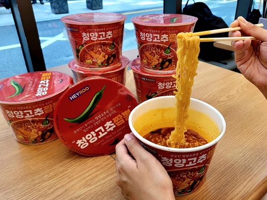 CU, 화끈한 불맛 청양고추짬뽕 출시...이맵치열