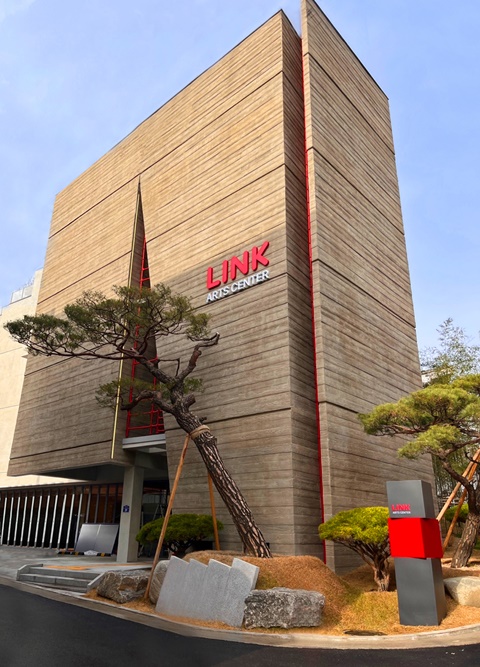 대학로 링크아트센터 개관식 성료...이순재 이곳 통해 좋은 결실 맺길