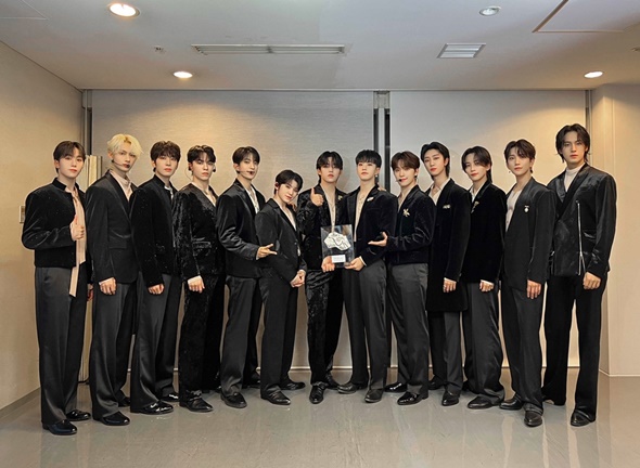 세븐틴, 일본레코드대상 특별국제음악상...캐럿 덕분 감사해