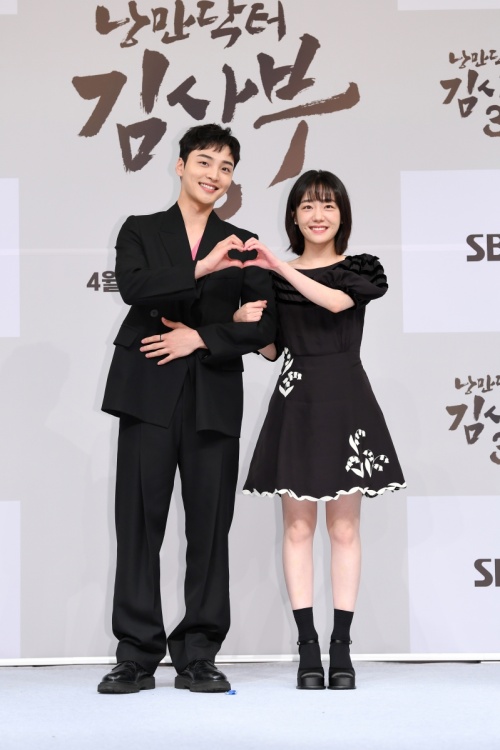 김사부3 김민재·소주연 3년차 직진 커플, 달달하지만 고비도 있어