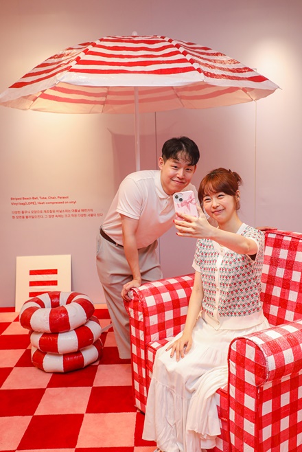 현대百면세점 비닐쇼핑백 업사이클링 작품 만나보세요~