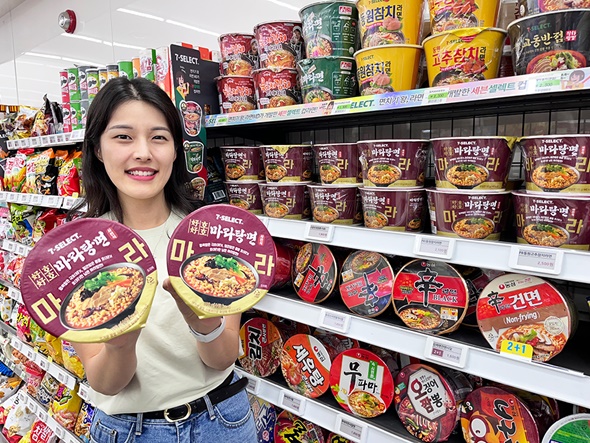 세븐일레븐, 라면 결합 마라탕면 출시...향신료↓고춧가루↑