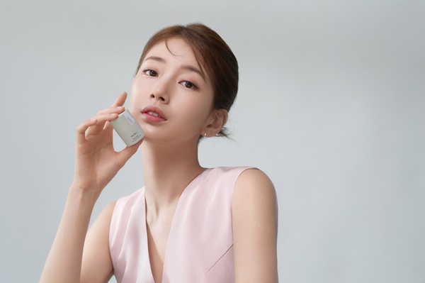 수지가 제안하는 립케어…더후·숨·오휘 립세린 출시