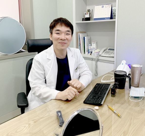 [건강칼럼] 수술 부담없는 올인원 리노바리프팅으로 피부 탄력