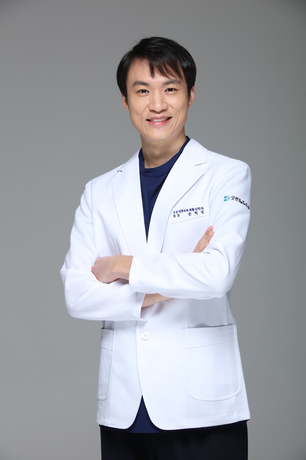 [기고문] 삶의 질 떨어뜨리는 오십견…비수술적 정형외과 치료는?
