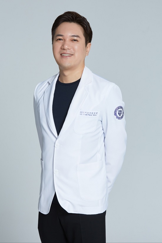 재활의학과 전문의 윤영권 원장, 에이준재활의학과 개원