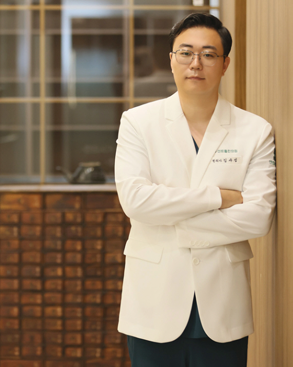교통사고 후유증, 만성화 예방 위한 한의원 치료 필요