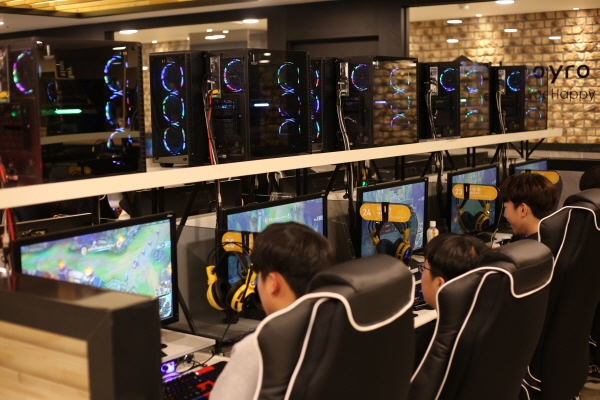 합리적인 3040 소비자가 선택한 PC방창업 브랜드 해피로PC방 자리매김