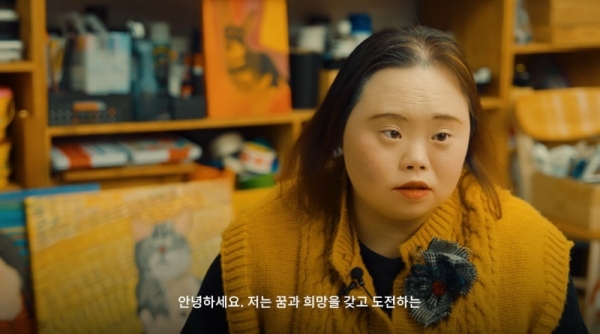 정은혜 작가, 엔버갤러리 블루로즈 기부 캠페인 영상 출연