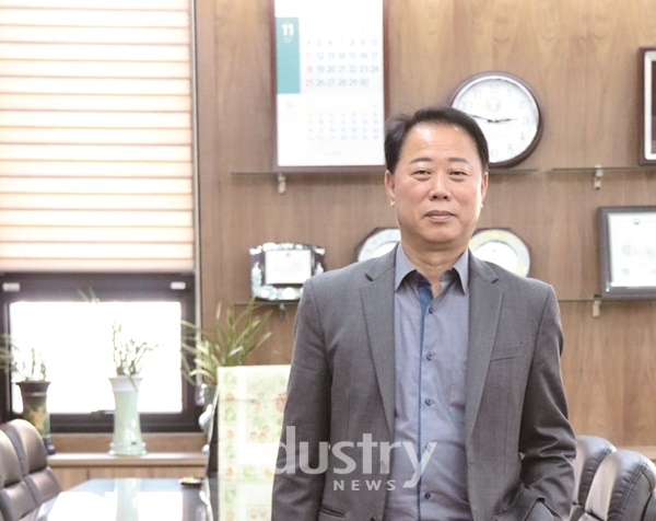 탑솔라, 태양광발전소 350MW 규모 시공실적 보유… 신재생에너지 기업 도약