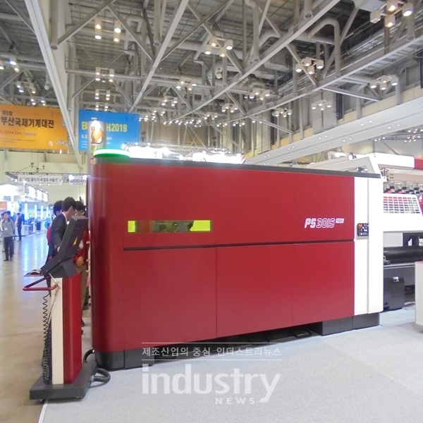 [BUTECH 2019] 에이치케이, PS3015Fiber10kg 레이저가공기 선보여