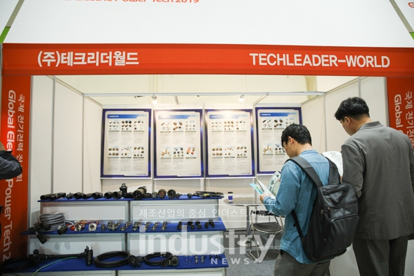 [2019국제전기전력전시회] 테크리더월드, 커넥터 선보여