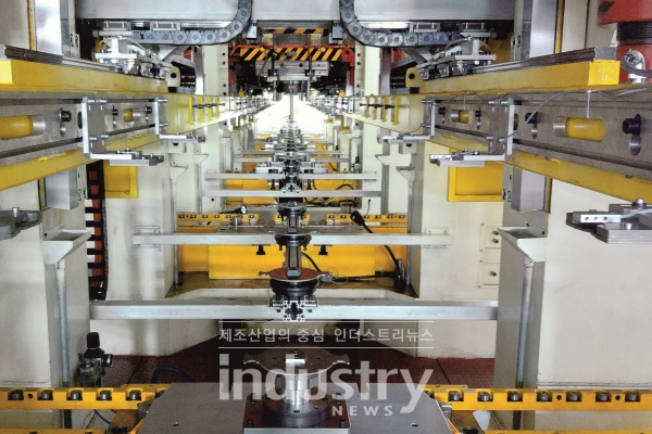 Aotto, PC 및 EtherCAT 기반 제어 기술로 자동차 산업 위한 멀티스테이션 프레스 라인 강화
