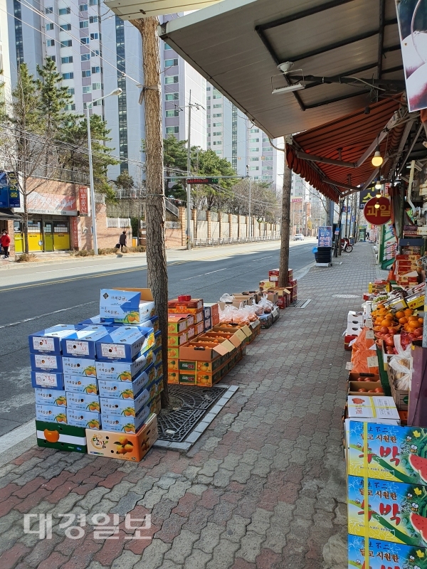 [카메라고발]노상 적치물, 이대로 괜찮나