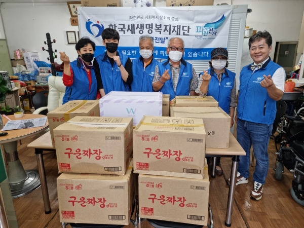 한국새생명복지재단 임원진, 장애인녹색재단에 물품 전달