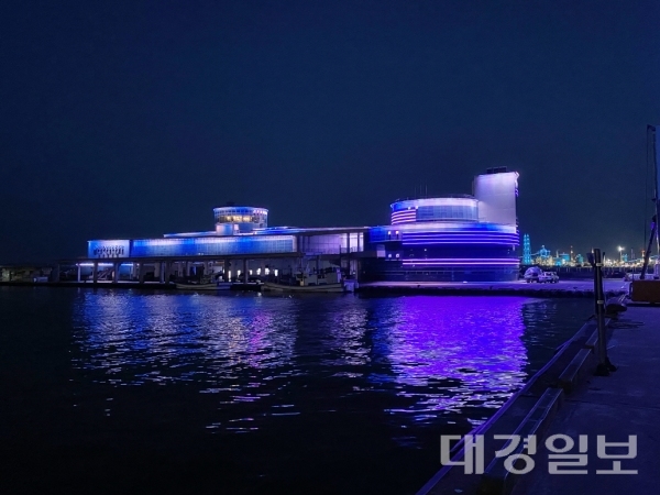 포항수협, 활어위판장 경관조명 설치로 새롭게 변신하다