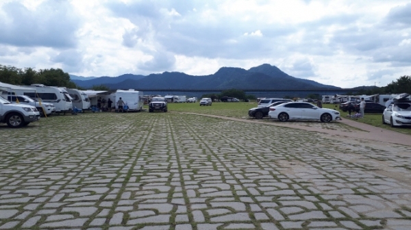 차박성지 경천섬, 상주보캠핑장, 추석연휴 캬라반과 캠핑카 천국