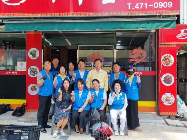 한국자유총연맹 봉덕3동위원회,  어르신 짜장면 나눔 행사