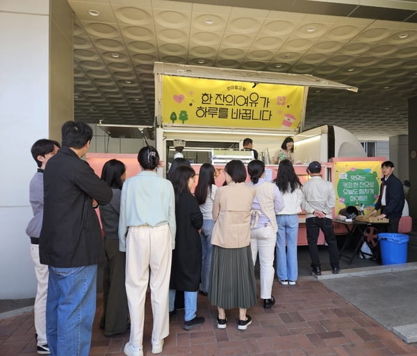 대구 반야월교회, 동구청 직원·방문객에게 커피 나눔