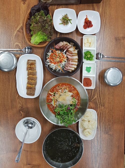 가볼만한곳이 많은 강릉여행 시 맛집 풍호맛뜨락에서 즐거운 식사가능