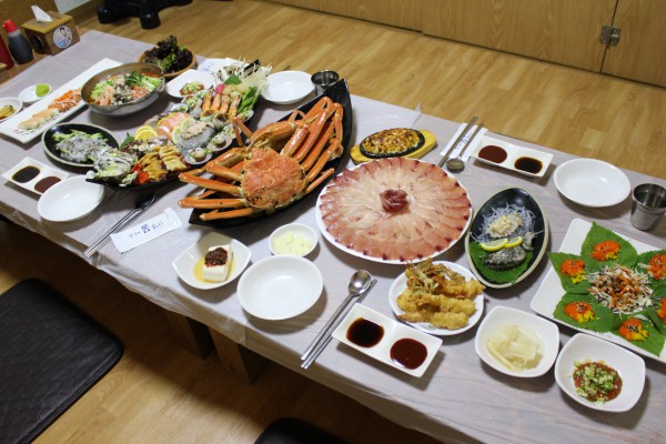 인천 소래포구 횟집 맛집 서천수산, 우람한 덩치의 킹크랩세트로 인기 끌어