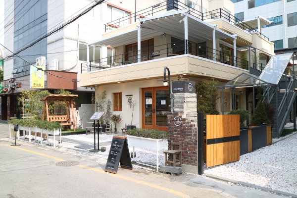 광주맛집 라라브레드 갤러리, 김동률의 출발을 주제로 그룹전 개최