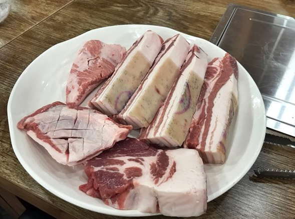 효리의단골집 청솔나무집 육즙가득한 참숯흑돼지구이가 있는 제주도 성산일출봉 맛집