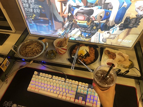 SNS에서 핫한 PC방 창업브랜드 아이센스리그의 전문 먹거리 샵 쉐프앤클릭의 인기 비결은?