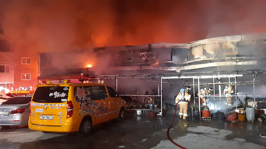 울산, 반구동 식당·신항 컨테이너 건물 등 화재… 인명피해 없어