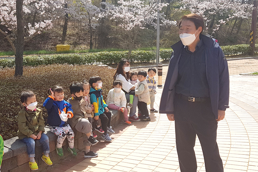 정천석 울산 동구청장, 쇠평어린이공원 현장 점검